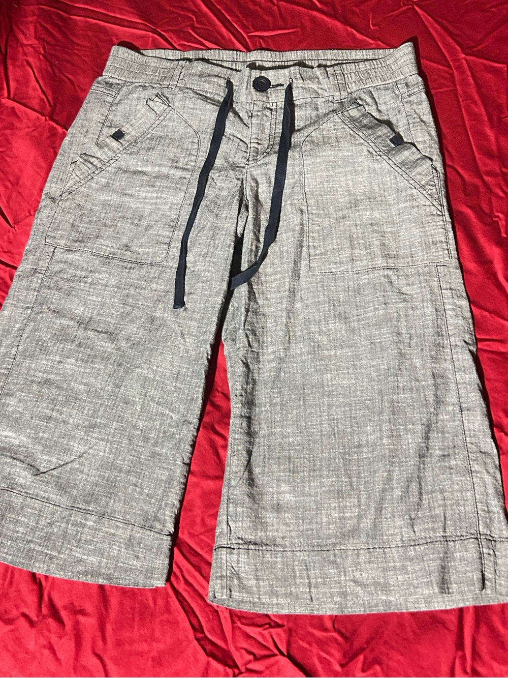 Rewind Gray Chambray Wide-Leg Capris with Navy Stitching